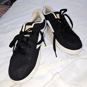 Airspeed Black/White Boys Sneakers sz 4